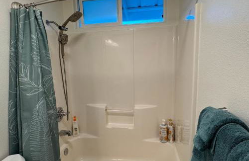 Aloha Hale - Photo 40