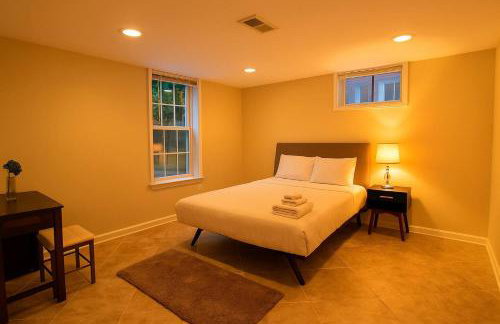 Basement Falls Church Free Parking - Foto 1