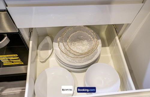 Last-Minute Secure l Sleeps Up to 8 l 2 Bedroom Apt By Capital Retreats Short Lets & Serviced Accommodation London With Balcony, Free WiFi - Foto 12