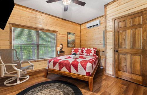 Riverside Oasis with Stunning Views, Cozy Firepit! - Photo 4