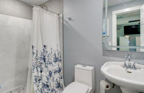 10 Mi to Lake Conroe Couples Retreat with Porch! - Photo 15