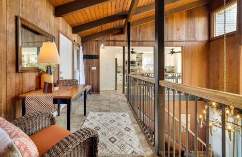 Dock and Fire Pit Lakefront Poconos Retreat! - Foto 13