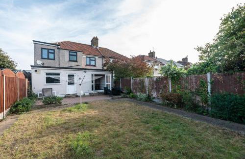 4 Bedroom Family Home In South East London - Photo 64
