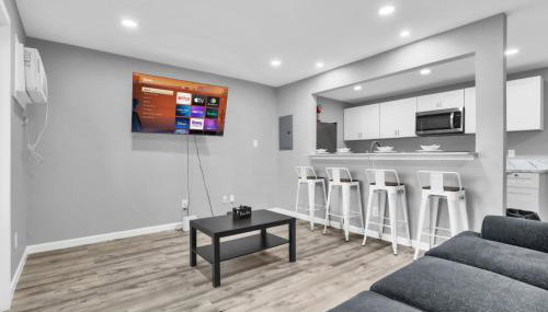 Cozy 2BR Escape close to Dining and Nightlife with WiFi - Foto 4