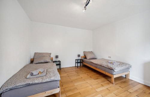 kostengünstige Wohnungen für Monteure in Zizishausen-Nürtingen, WiFi, Smart TV, Parkplatz, Autobahn A8, Stuttgart - Photo 16