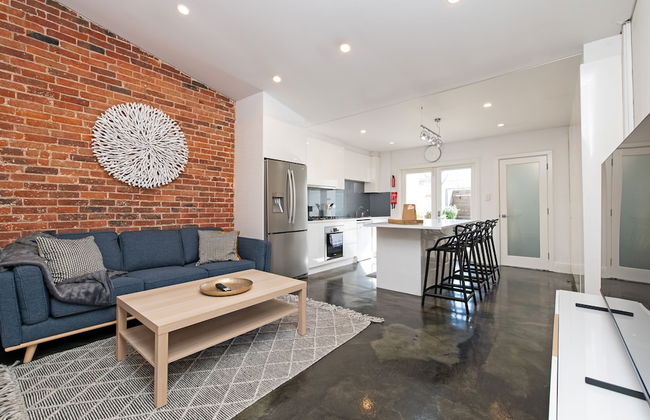 Lovely 2BR Home in Norwood - Foto 1