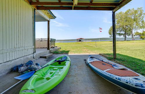 Lakefront Gem with Hot Tub and Game Room in Graford - Foto 32