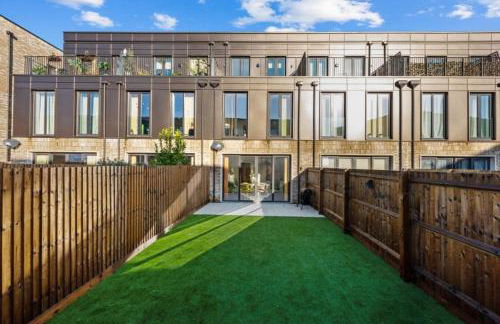 Amazing new built townhouse with garden in London - Photo 7