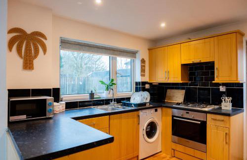 Beautiful Modern Home in London, Free Parking, Family Home, Sleeps 9, Close to Railway Station - Foto 2