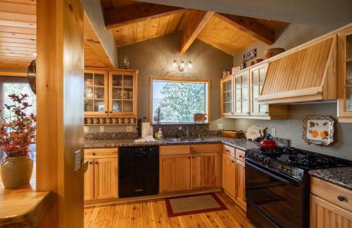 Ultimate Lakeview Lodge and ON THE LAKE! with a Hot-Tub! - Foto 22