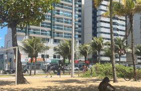 Flat Frente Mar com Varanda - Foto 2