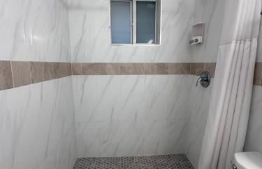 Cozy room close to everything, 5min to the airport - Foto 9