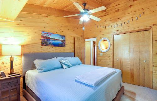 Hot Tub and Games! Lakeside Sherwood Forest Cabin - Foto 15