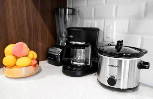 Miami Magic Vibrant 2 Bedroom with Free Parking - Photo 23