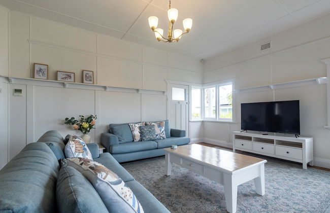 Bay Vista Cottage by the BnB Collection - Photo 16