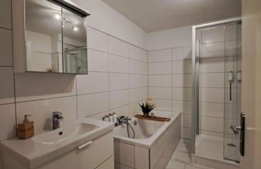 Livora Living - Stilvolles DG-Apartment an der Fußgängerzone - 2 Schlafzimmer - Foto 24