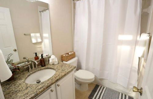 Stylish Sanctuary King Beds Upscale Condo - Foto 25