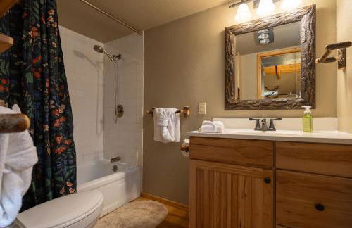 Ultimate Lakeview Lodge and ON THE LAKE! with a Hot-Tub! - Foto 15