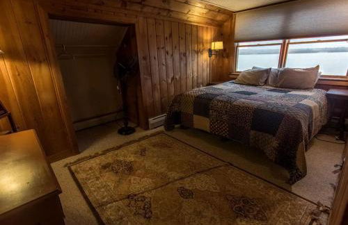 Gorgeous Cottage Rental on Banks of Rangeley Lake in Rangeley, Maine - Foto 17