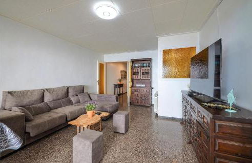 Nice Apartment In Pineda De Mar - Photo 12