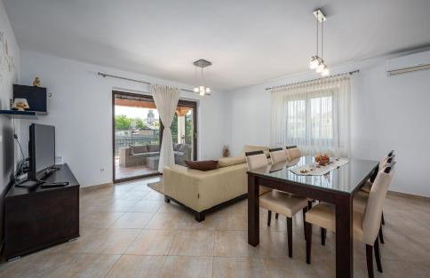 Villa Luna Tinjan, Pool and Wellness - Photo 8