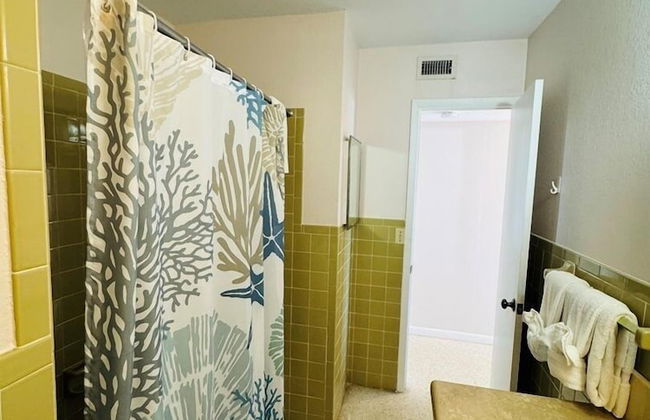 763 North Shore Downstairs 3 Bedroom Apts by RedAwning - Foto 10