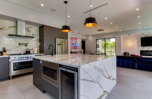 Posh Luxury Modern Home with Pool Spa and Rooftop Deck - Foto 8