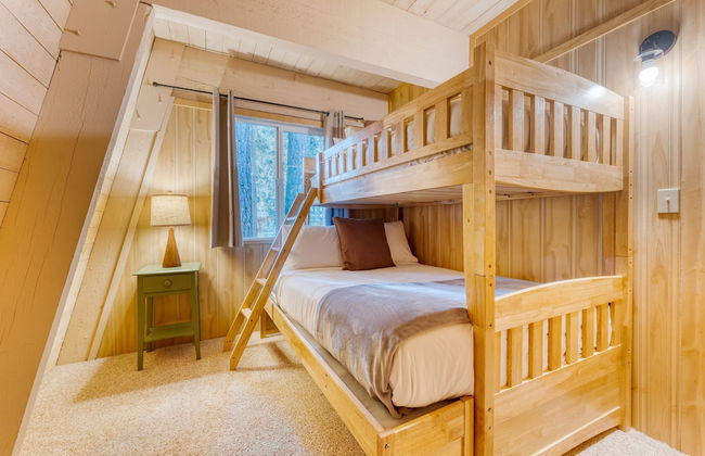 Lundy Bearden Serene Tahoe Retreat With Deck Fireplace and Forest Views - Foto 4