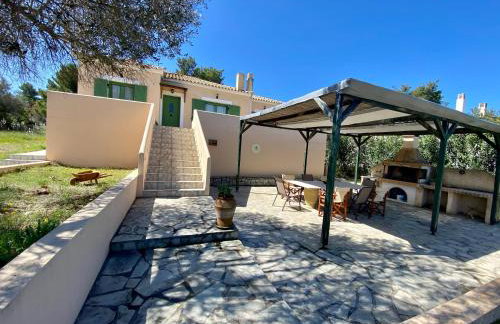 Family D 3 bedroom house with BBQ&Patio in huge estate! - Photo 3