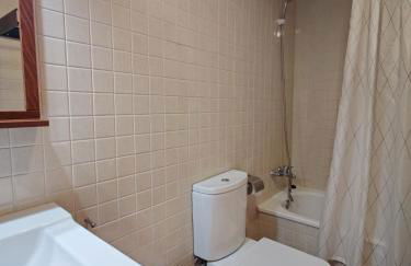 Chimenea y cocina moderna, encanto rústico con confort - Aüt 3 - Foto 4