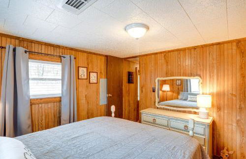 Heber Springs Cabin with Deck 3 Mi to Sugarloaf Mtn - Foto 16