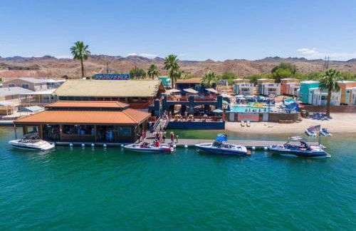 Guitars & Tiki Bars, Roadrunner Resort - Foto 1