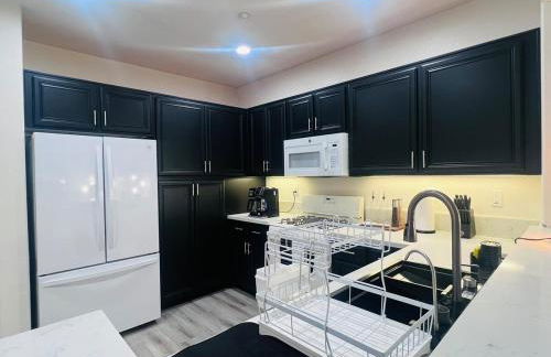 Stylish & Fully Renovated Home! - Foto 37