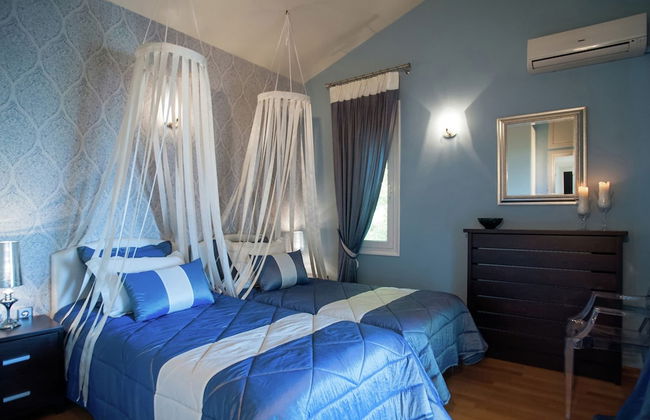 Villa With Private Pool, BBQ Area - Photo 9