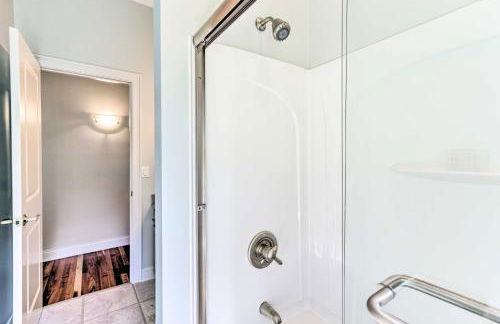 Walk to Lake Middlefield Home with Fire Pit - Foto 21