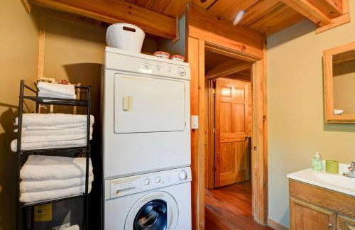 Hot Tub & WiFi - Hidden Chalet Red River Gorge KY - Foto 16