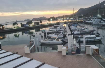 Apartamento com varanda de frente para o MAR - Angra dos Reis - Shopping Piratas - Portaria 24hs - Foto 43