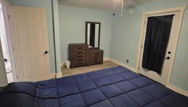 King Bed Outdoor Fireplace Seconds From Highway - Foto 5