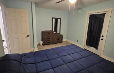 King Bed Outdoor Fireplace Seconds From Highway - Foto 5