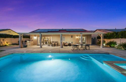 Views, Gameroom, Saltwater Pool & Hot tub, Firepit by MariamsBnb - Foto 43