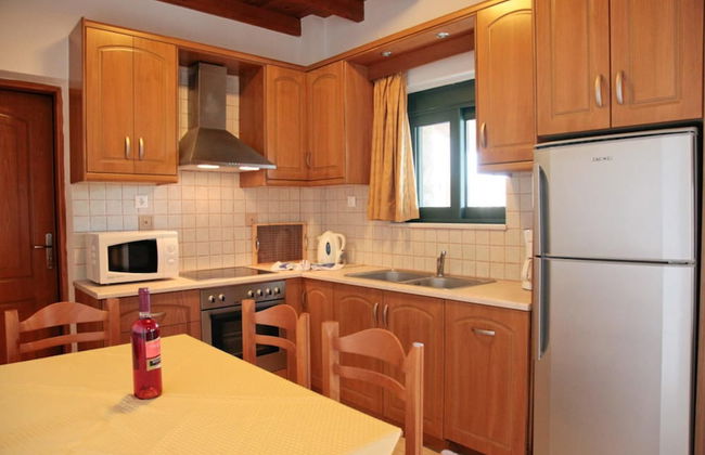 Theo Beach Villa Large Private Pool Walk to Beach Sea Views A C Wifi Car Not Required - 1843 - Foto 11