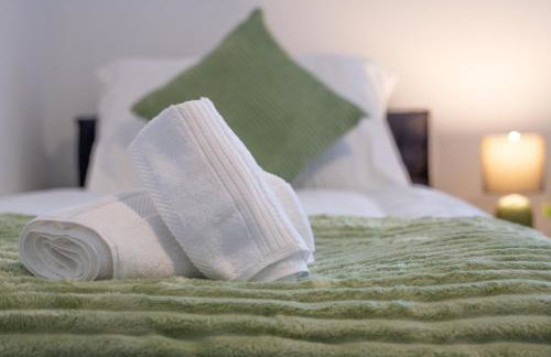 Comfortable 4 Bed Home - Free Parking & Fast WiFi - Foto 52