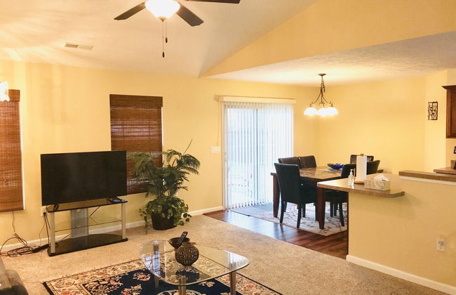 Spacious 3 BR Ranch House W Patio Yard in a Quiet Suburb - Foto 35