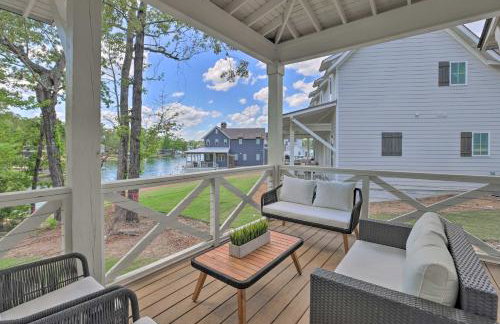 Luxe Lakefront Getaway with Porch and Water View! - Foto 33