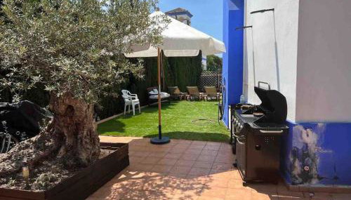 Chalet con piscina privada, parking y zona BBQ - Foto 4