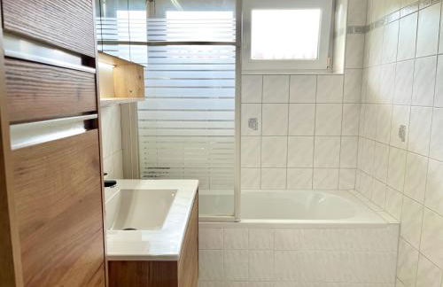 Geräumige Wohnung mit Balkon - Zentral - Kostenloses Parken - Foto 18