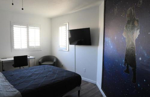 Comfy Expansive Home - Near the Strip - Heated Pool - Foto 24