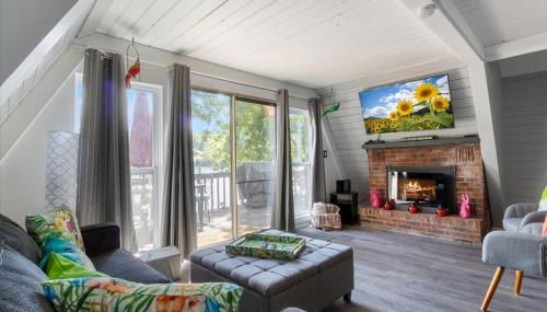 Pet Friendly A Frame w/ Private Dock & Great Lake Views - Foto 2