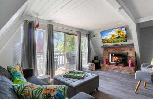 Pet Friendly A Frame w/ Private Dock & Great Lake Views - Foto 2