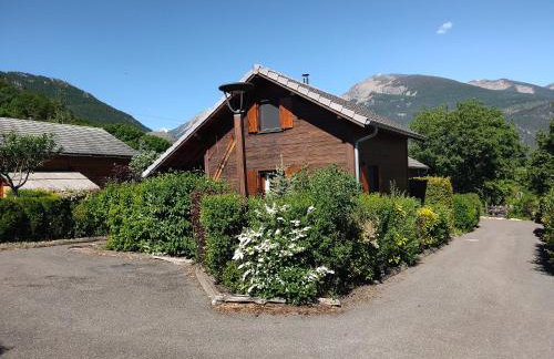 CHALET MONTAGNE CLASSÉ 3 ETOILES ALPES QUEYRAs - Foto 1